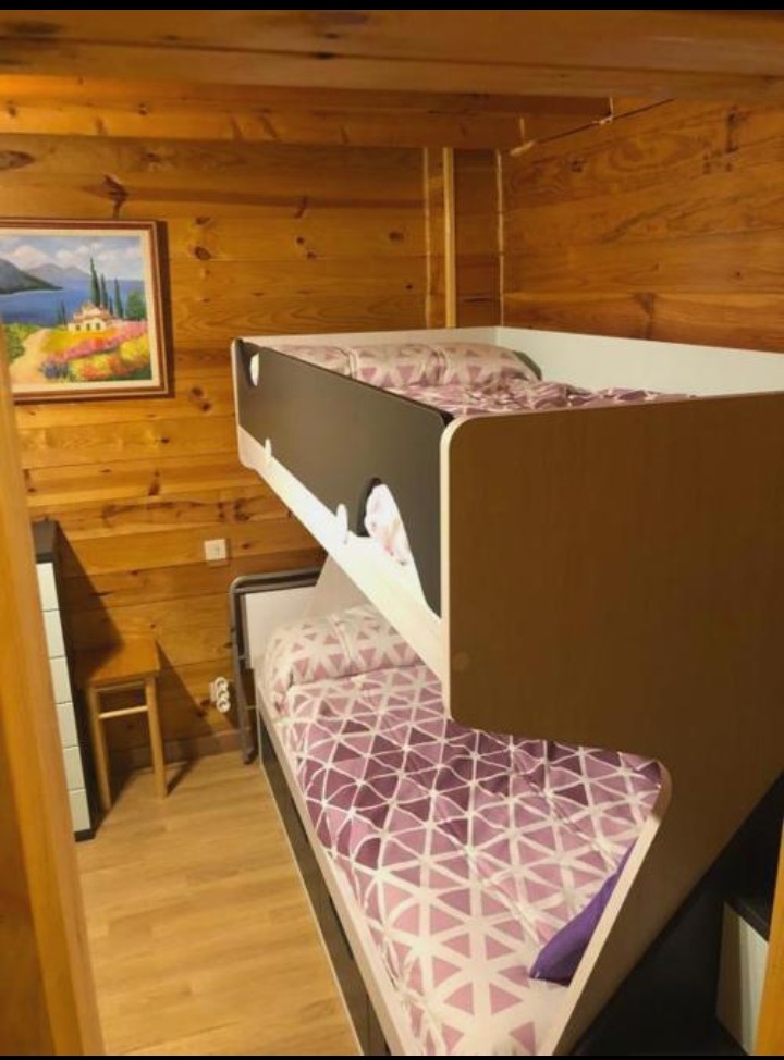 Interior acogedor con madera